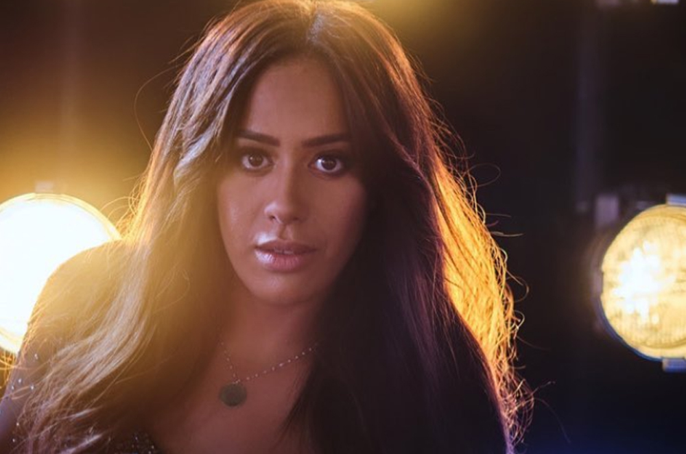 Amel Bent avoue avoir perdu son oncle sur Instagram