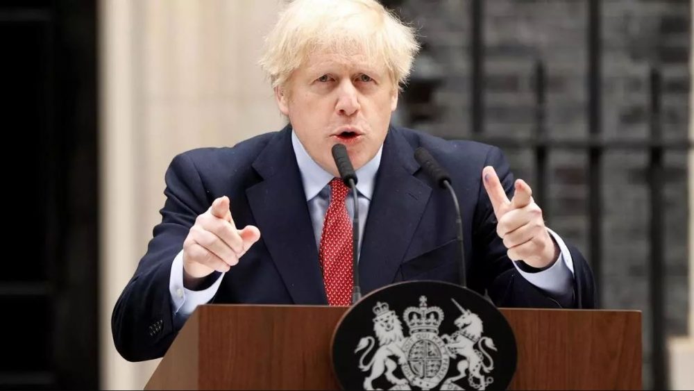 Boris Johnson survit au coronavirus et s'oppose au déconfinement
