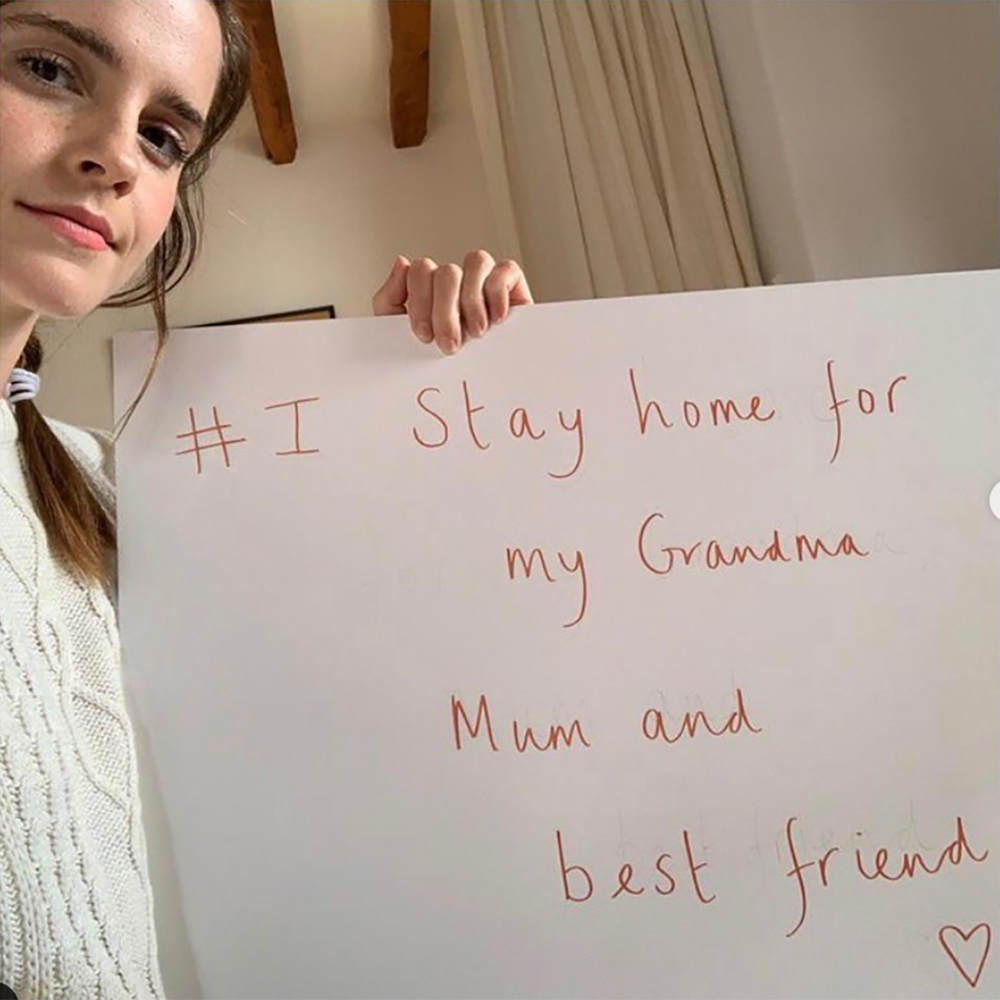 Emma Watson invite les gens à rester chez eux pour le confinement