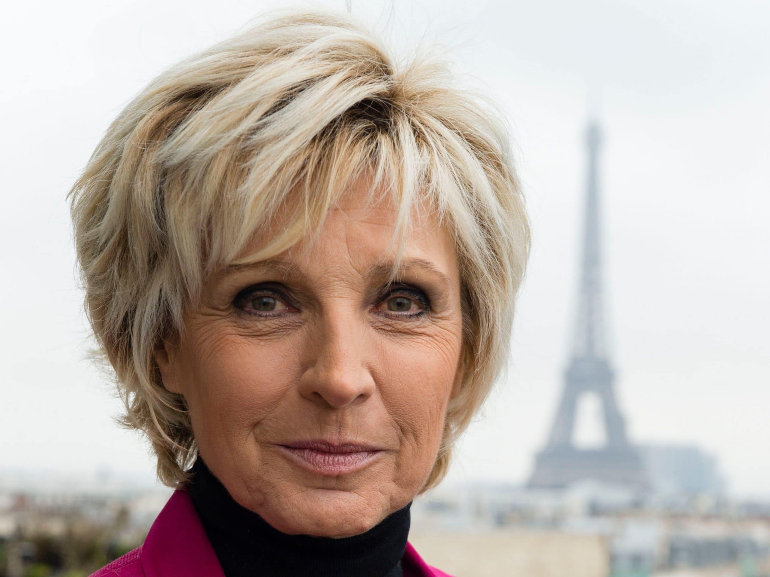 Evelyne Dhéliat / Evelyne Dhéliat en deuil : Son retour à l'antenne reste ... / Évelyne dhéliat (born 19 april 1948) is a french weather presenter and former continuity announcer.