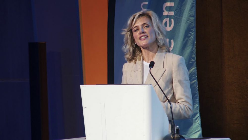 Virginie Desarnauts pendant son discours pour la Fondation ARSEP