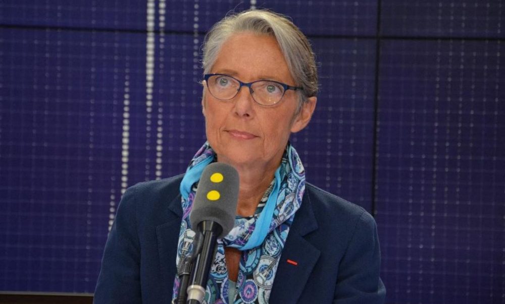 Elisabeth Borne explique que les français peuvent réserver leurs vacances en France