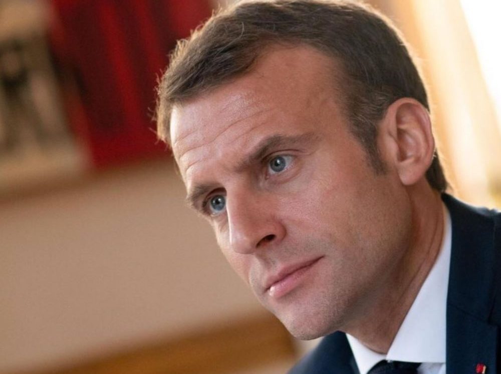 Emmanuel Macron rend hommage au corps enseignant