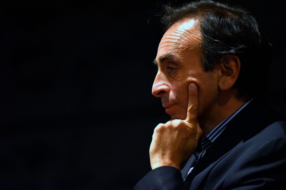 Eric Zemmour - Vidéo CHOC : le journaliste agressé en ...