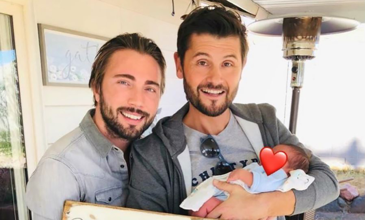 Ghislain et Christophe Beaugrand, parents comblés grâce à leur fils Valentin