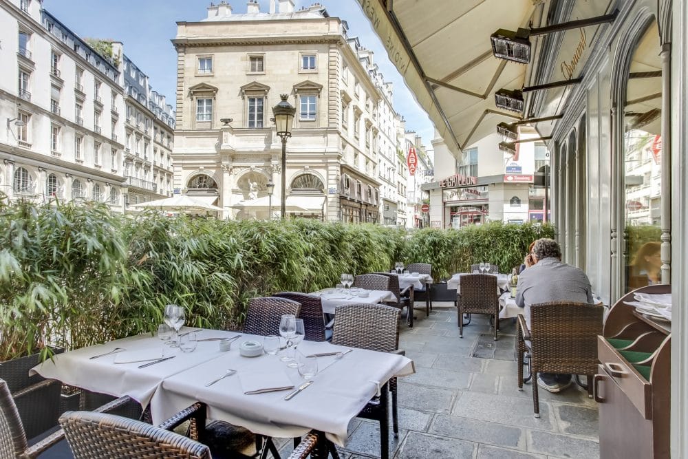 Edouard Philippe annonce la réouverture des terrasses parisiennes