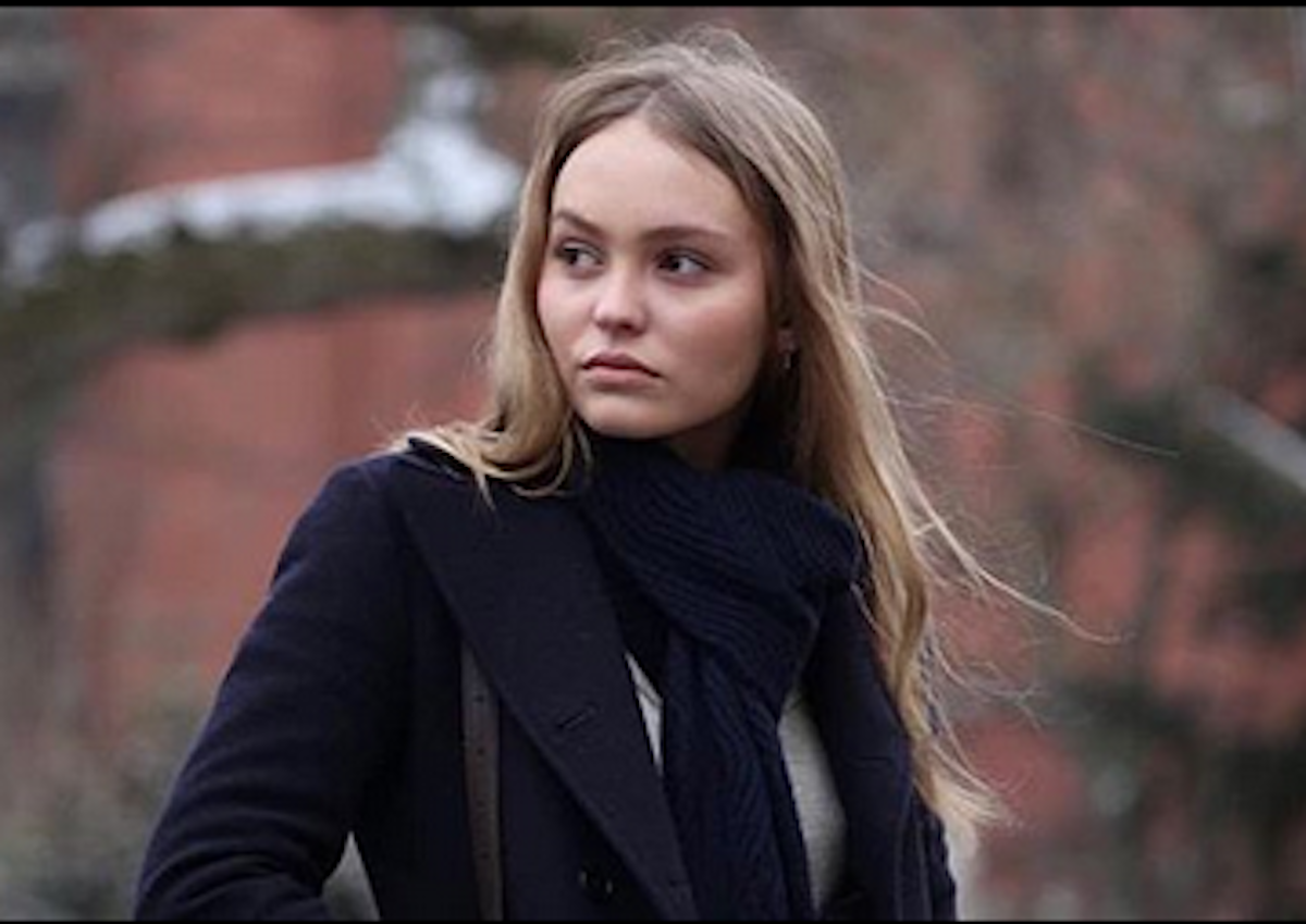 Lily-Rose Depp en couple ? La fille de Vanessa Paradis embrasse Eileen Kelly !