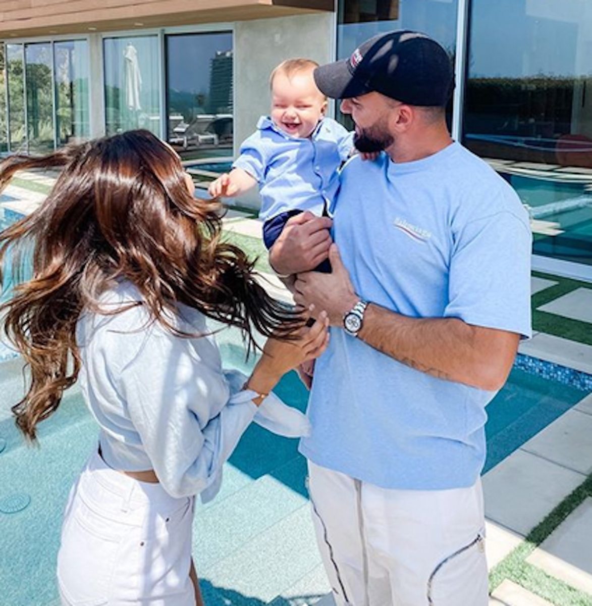 Nabilla et Thomas Vergara sont parents d'un petit garçon de dix mois. Une photo récente a provoqué la colère des internautes.