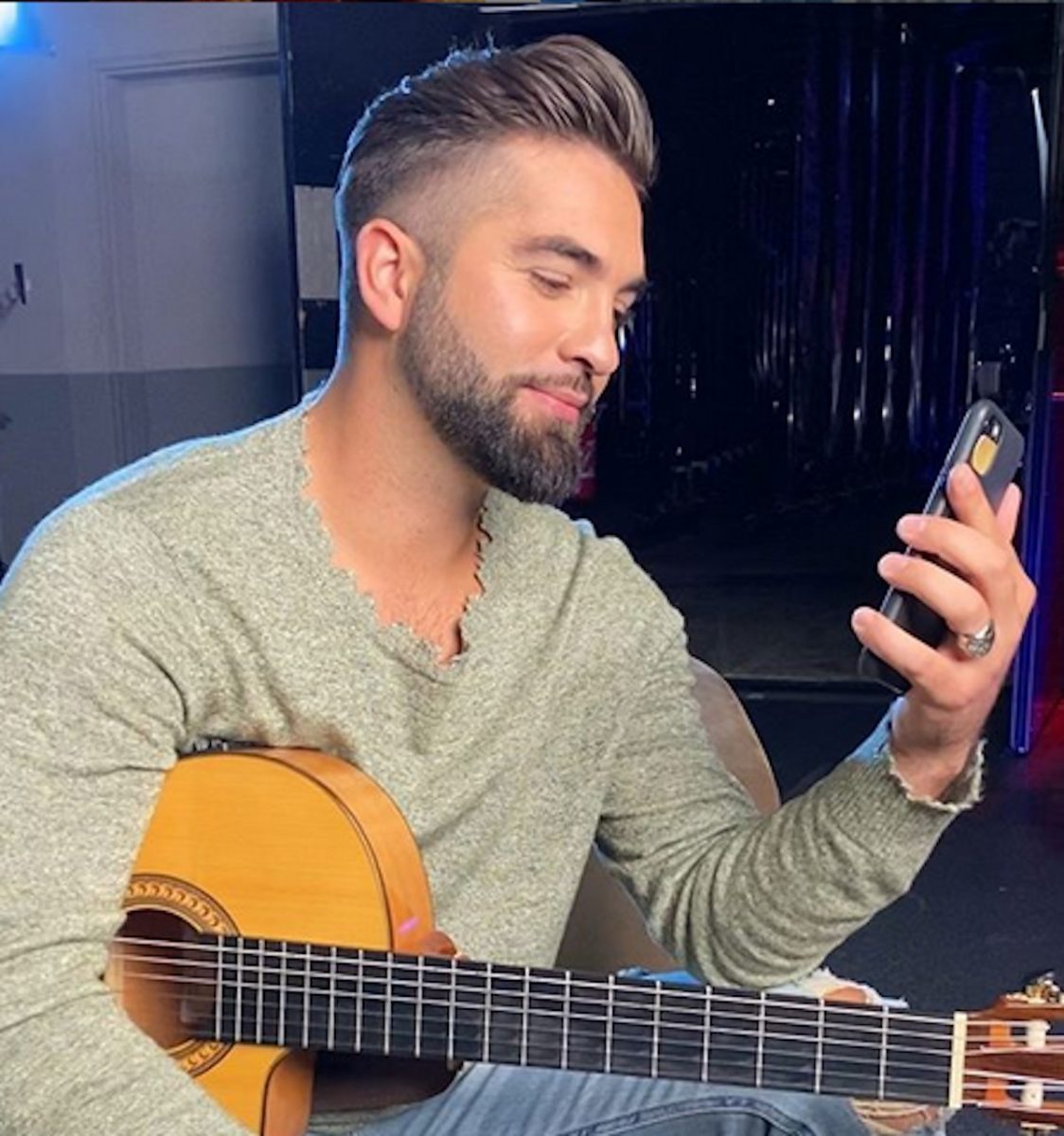 The Voice Kids: Kendji Girac fait un joli clin d’oeil à Jenifer sur le tournage !