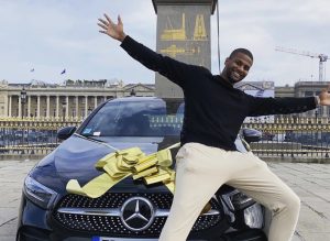 Yomi Denzel : Il organise le plus gros concours jamais fait sur Instagram ! Une Mercedes à gagner !
