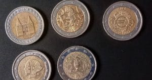Incroyable, pièces de 2 euros coûtent très cher, vous pourriez clairement être riche sans le savoir !