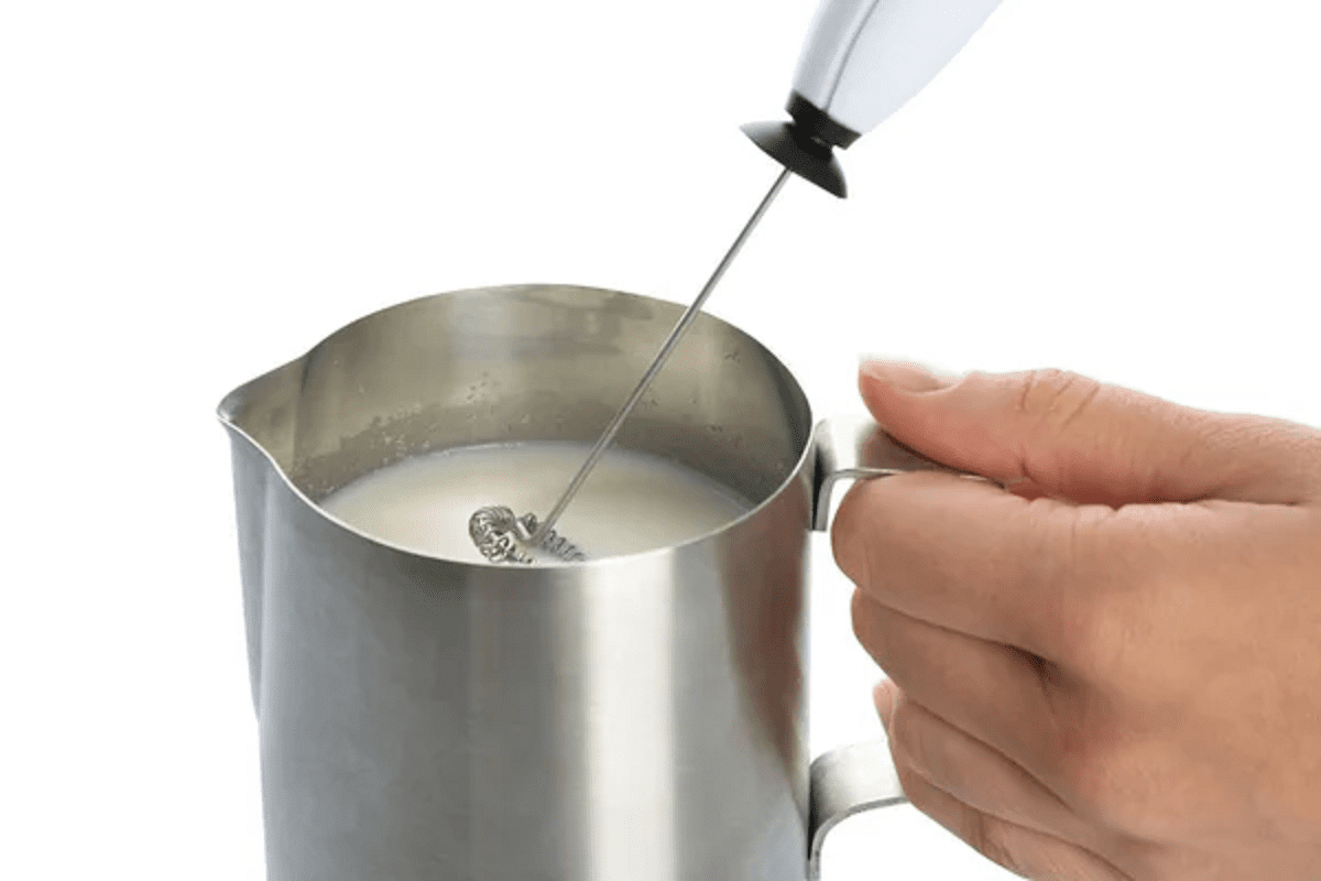 Comment entretenir un mousseur à lait manuel ?