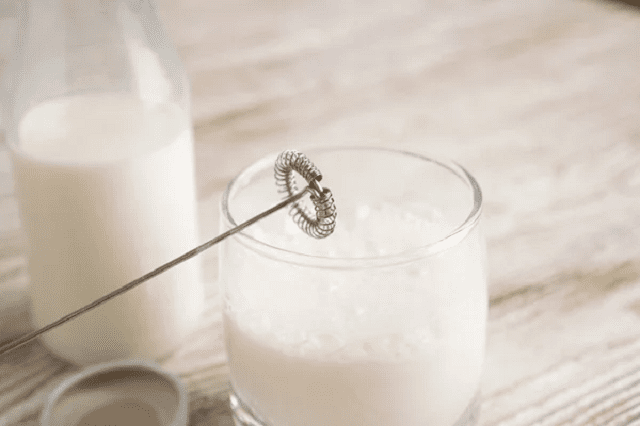 mousseur à lait en verre