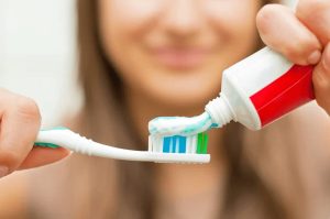 Quelle est la meilleure brosse à dents : classique ou électrique ?