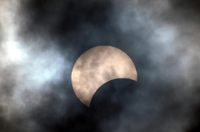  eclipse-solaire