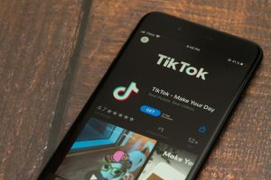 Devenir viral sur TikTok en 4 étapes