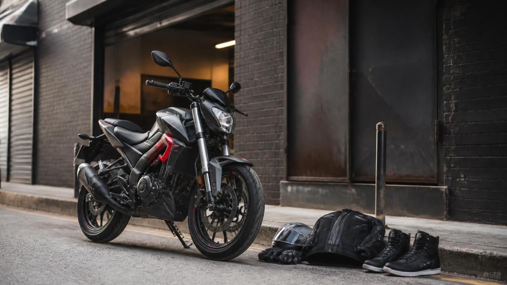 découvrez les accessoires indispensables pour votre moto 50cc au quotidien et améliorez votre confort, sécurité et style lors de vos déplacements.